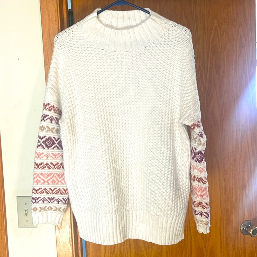 Maurice’s sweater cream color size Medium gorgeous slits on each side